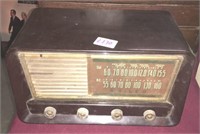 Vintage Philco Bakelite tube type radio