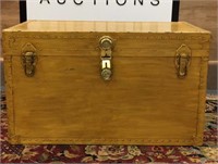 TRUNK LOOKS LIKE NEW GREAT CONDITION 36"x20"x22"