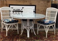 WICKER OUTDOOR FURNITURE TABLE WITH GLASS TOP 3