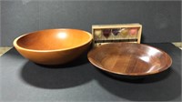 Lot of wooden bowls and candles