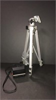 Lot of vintage camera and tripod