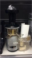 Omega Juicer has small crack does not affect