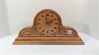 WOODEN BATTERY OPERATED MANTLE CLOCK