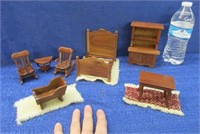 10pcs nice wooden doll furniture & rugs (3of4)