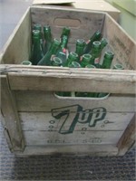 Caisse de 7up en bois avec bouteilles 6 Oz