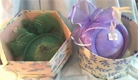 Two retro ladies hats with hat boxes