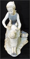 Nao Spain Figurine Of Mother And Child