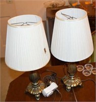 2 SMALL TABLE ELECTRIC TABLE LAMPS
