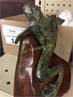 FROG STATUE ON BURL STAND