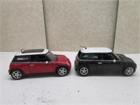 2 MINI COOPERS 1 IS OK , OTHER IS FOR PARTS 1/18 S