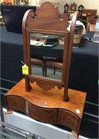 EARLY FEDERAL SHAVING MIRROR
