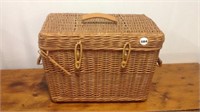 WICKER PICNIC BASKET WITH LEATHER HANDLES