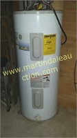 GE Electric Water Heater 40 Gallons