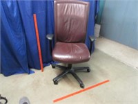 maroon rolling office chair