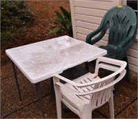 SMALL FOLDING PLASTIC TABLE & 4 PLASTIC CHAIRS