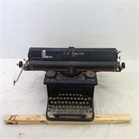 Vg LC Smith Carona 20 Typewriter