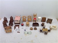 Doll / Miniature Collectible Furniture