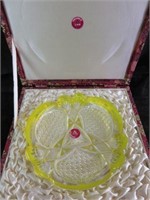 TRIANGLE YELLOW CUT TO CLEAR DISH WITH BOX