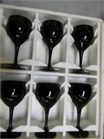 SET OF 6 BLACK ONYX WINE GLASSES-LIKE NEW