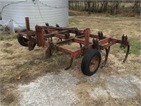 Case IH 5500 10’Ft. 11 Shank 3pt Chisel Plow