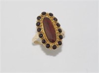 Vintage 14ct yellow gold and garnet ring