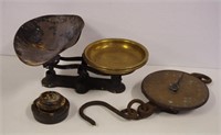 Set of shop scales with measuring weights