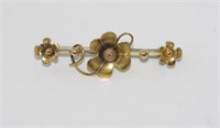 Vintage 18ct gold flower bar brooch