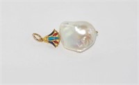 Baroque pearl pendant on 18ct gold bale