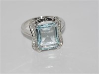 18ct white gold and aquamarine & diamond ring