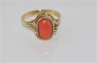 9ct yellow gold and pink coral ring