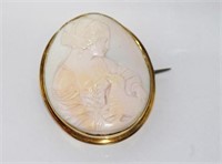 Antique 9ct gold mounted cameo "Peace with Lamb"