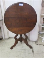 19TH CENTURY VICTORIAN WALNUT TILT TOP PARLOR