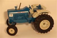 FORD 8000 TRACTOR ERTL 1/16