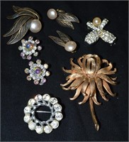 Lot of Vintage Jewelery
