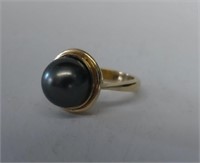 BLACK PEARL RING SET IN 14K YELLOW GOLD