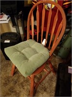 Wooden side chair, with cushion