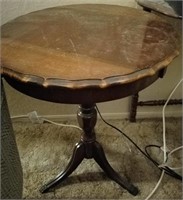 Pedestal table, 17" diam