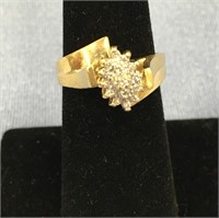 14K gold and diamond ring, weight: 5.6g       (g 2
