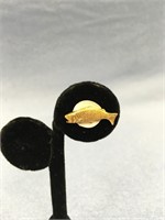 Beautiful fish tie tac/pin      (a 7)