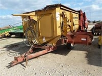 KNIGHT 3025 REEL AUGGIE FEED MIXER WAGON