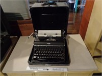 Antique Royal Typewriter in Case