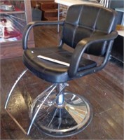 Barber / Stylist Chair - Works Great