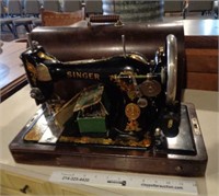 Antique Singer Sewing Machine in Wood Case