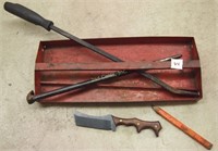Tool Tray With 2 Pry Bars