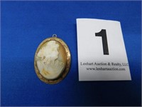 10K gold framed lovely shell cameo pin/pendant