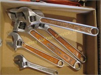 Flat w/ 5 adjustable wrenches