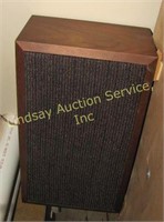 Sony stereo w/ speakers, shop vac, plastic totes,