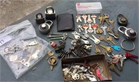 Lot of various vintage and newer style keys and