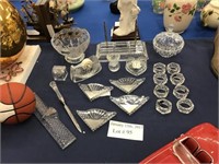 GROUP OF CRYSTAL AND GLASS INCLUDES PEN HOLDER,