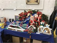 ASSORTMENT OF HOLIDAY DECORATIONS, WALL HANGINGS,